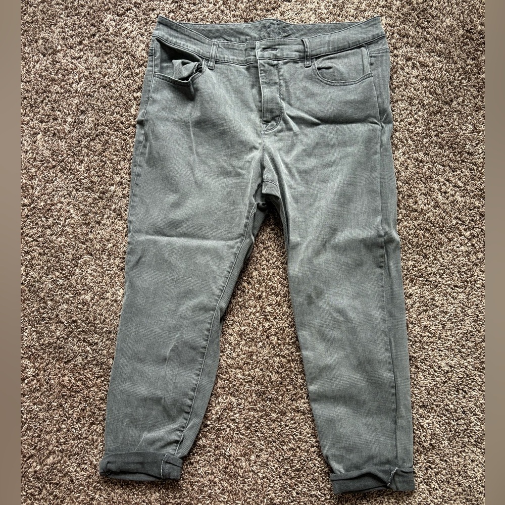 Women’s Smokey grey colored jeans